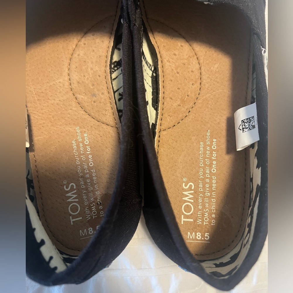 Toms Alpargata Black Canvas Slip-On Shoes with Printed Lining NWOT - Picture 4 of 9